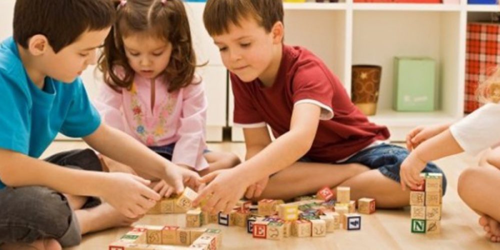 Développement cognitif et sensoriel de l’enfant : les avantages de la méthode pédagogique Montessori